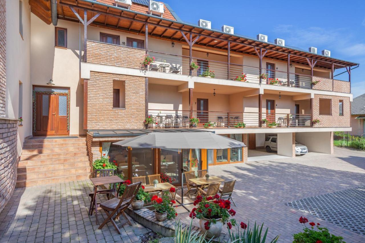 Vegvar Spa Apartman Gyula Exteriör bild