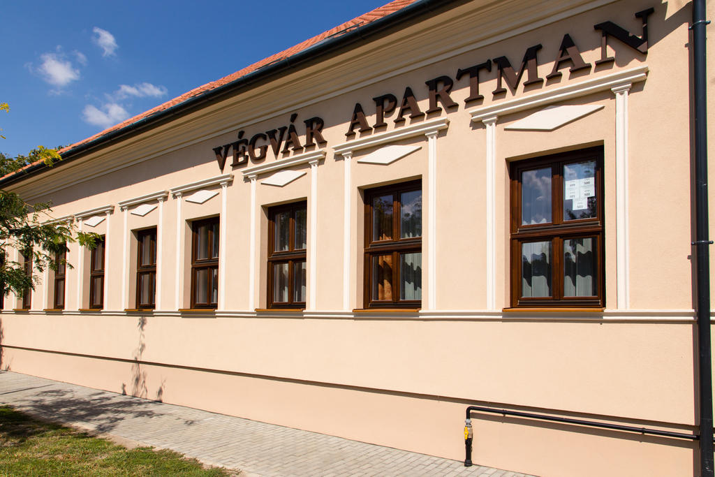 Vegvar Spa Apartman Gyula Exteriör bild